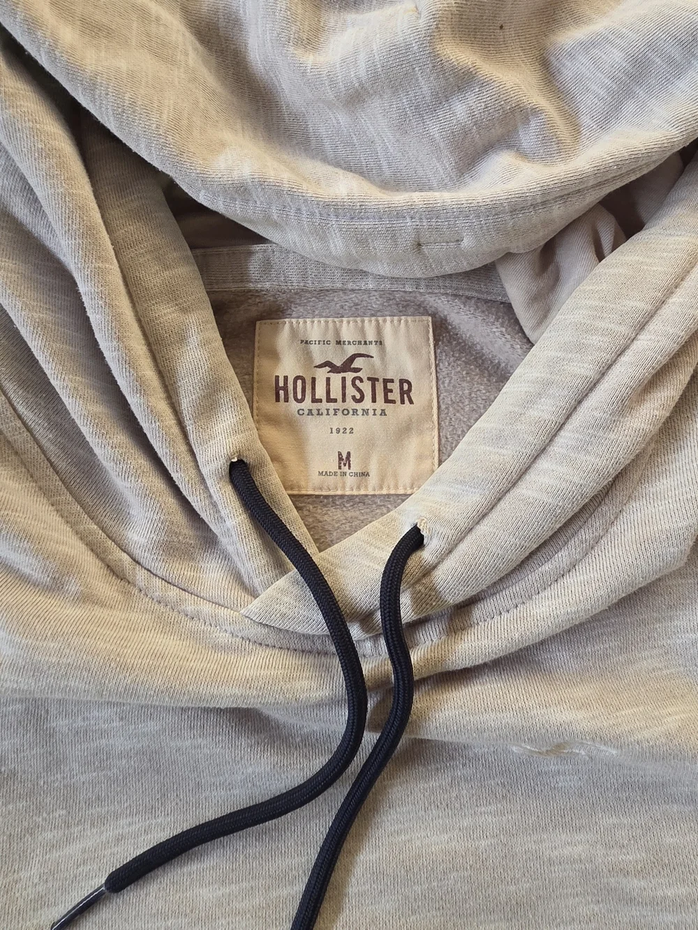 Hollister Men's Light Heather Gray Hooded Pullover with Black Trim